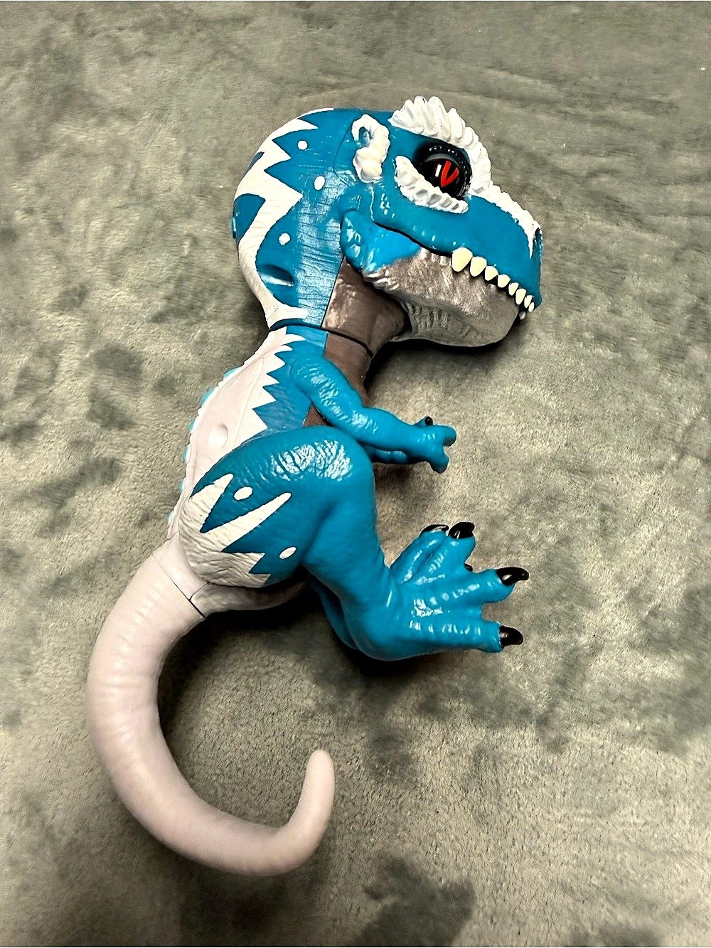 WowWee Fingerlings Untamed T-Rex Ironjaw Blue & White Dinosaur Toy Untested